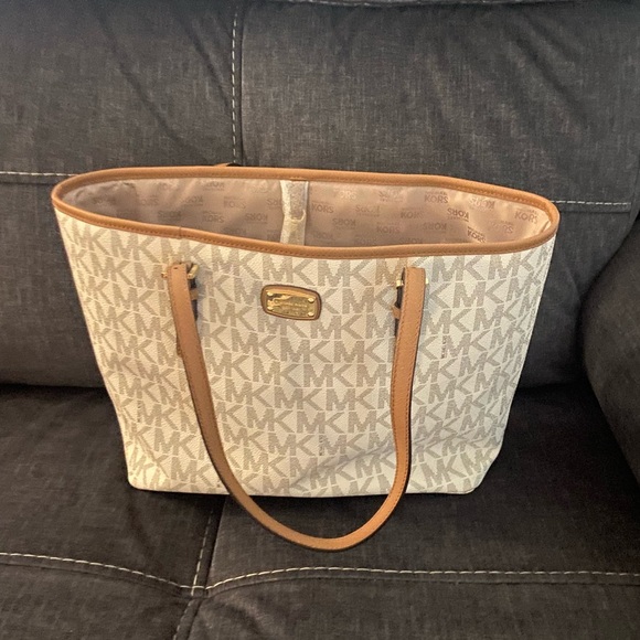 Michael kors small carryall Tote - Picture 1 of 6